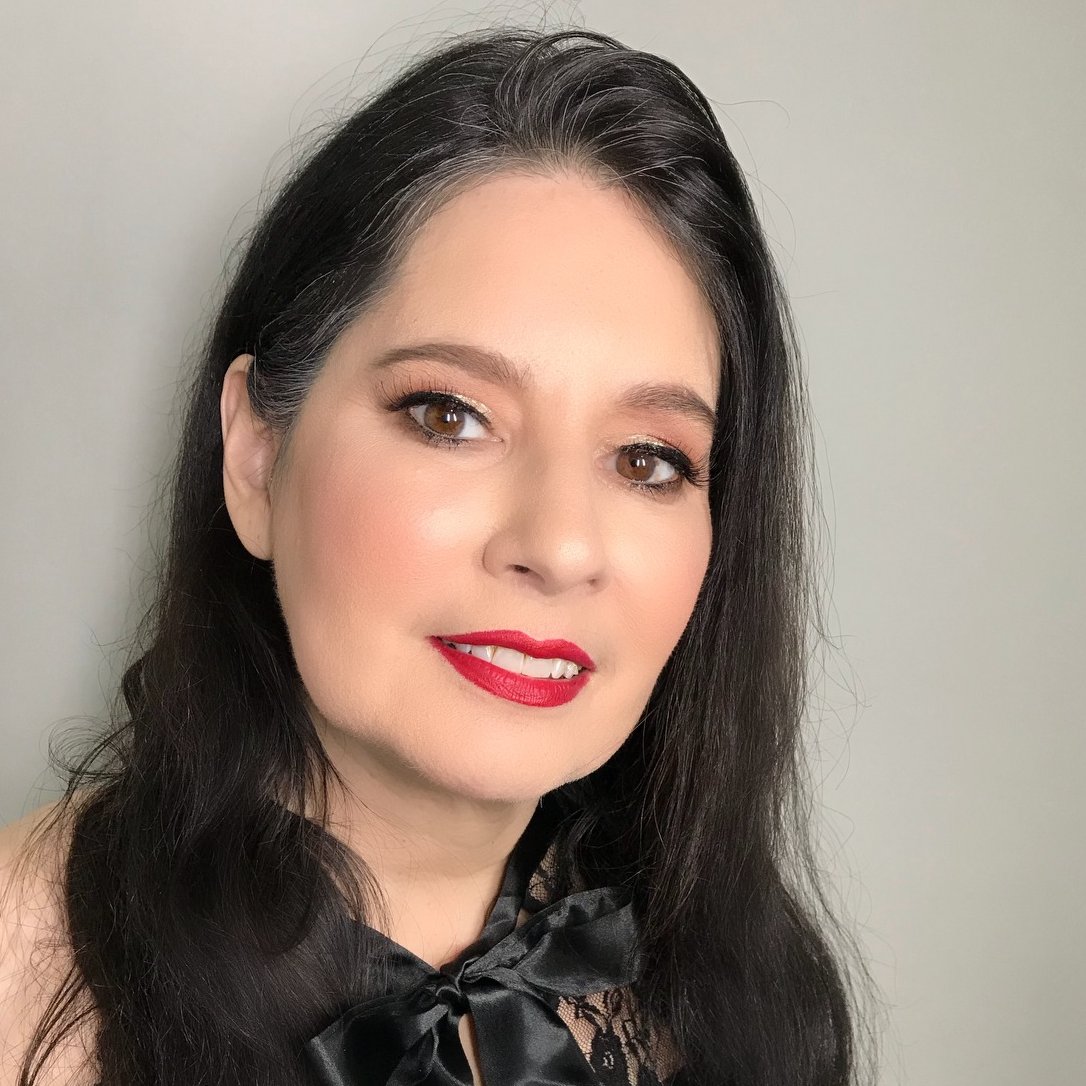 I'm an actress, soprano, minister, & writer. Bio on https://t.co/l26MyQmfeI. I love dogs, Porgs, the SCA, LotR, & MCU. Dianic Wiccan HPs. #Resist. I own broadswords.