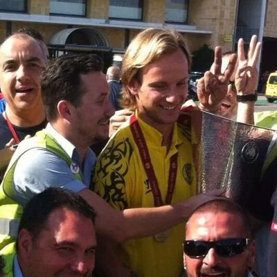 Instagram @oscarml83

TAFAD; agente de handling en aeropuerto de Sevilla; Ex-RRPP; intentando vivir el día a día. Del SEVILLA y del PEDRERA.