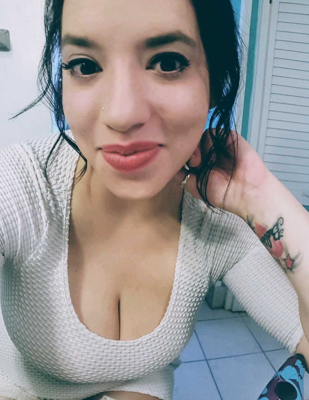 HollyDay365's profile picture. 