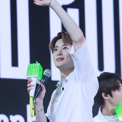 shannonxwang_'s profile picture. wru now ?