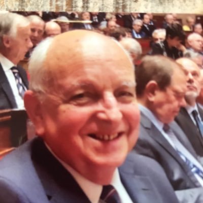 Député de 1981 à 2017. Membre honoraire du Parlement. Ancien Ministre et Président de la Commission des Affaires Etrangères