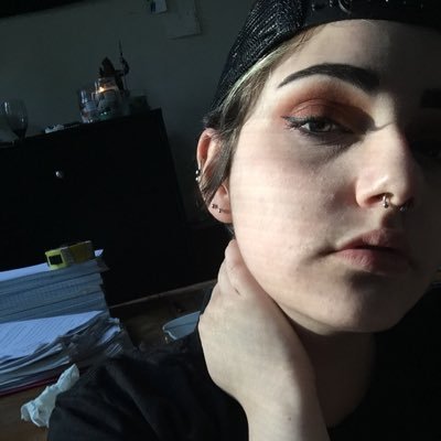 RiDoesLife's profile picture. piece of shit that can’t commit to anything 🤷🏻♀️ also uses too many emojis