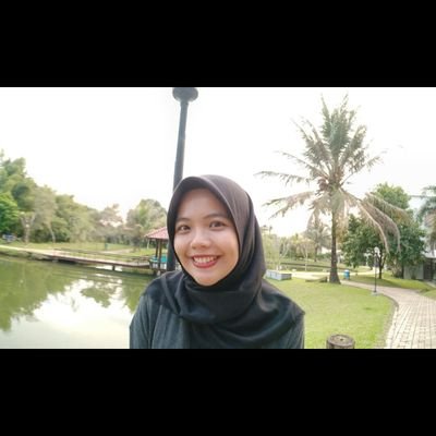 dinasz's profile picture. dentist 😁