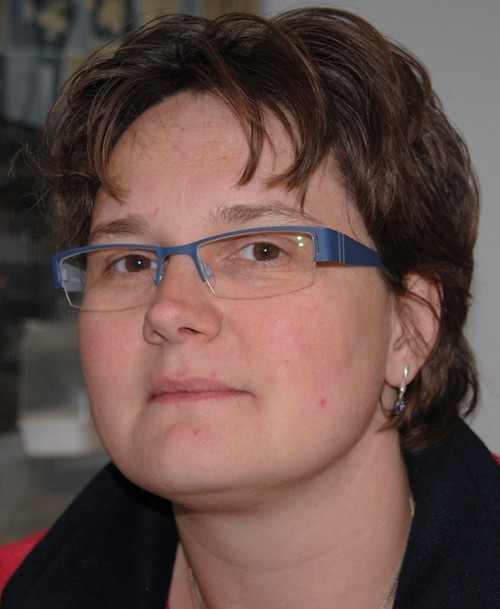 Vrouw van Bert & Moeder van 2 lieve pubers. Hobby's van alles en nog wat, lezen knutselen computeren enz. Multifuncitoneel inzetbaar op het werk.