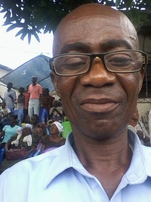 Parle le langage des plantes, ancien chef de matériel  (17ans)Habite à Brazzaville au Congo, aime le football.