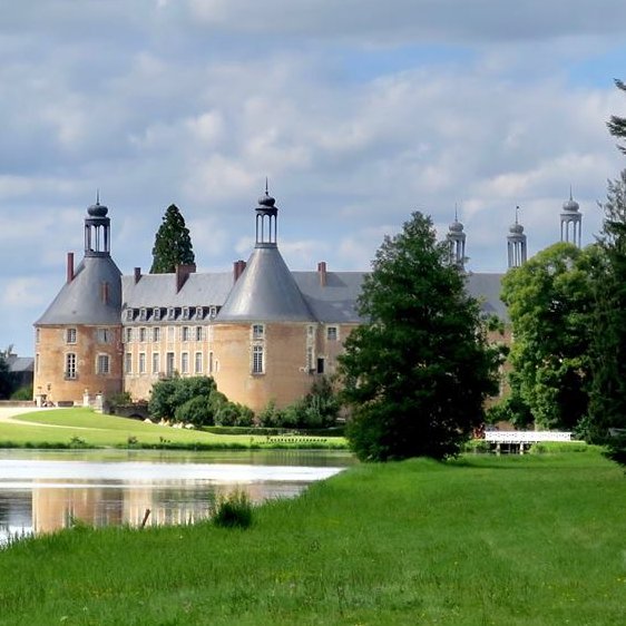 Bienvenue sur le compte du Château de Saint-Fargeau 🏰Yonne (89), Bourgogne 
#chateaudesaintfargeau 
https://t.co/2EROBL8GW6