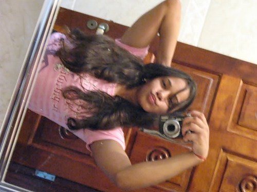 eu sair com meus amigos fica u dia intero no pc e adar de bike amo tirar fotos e etc.....