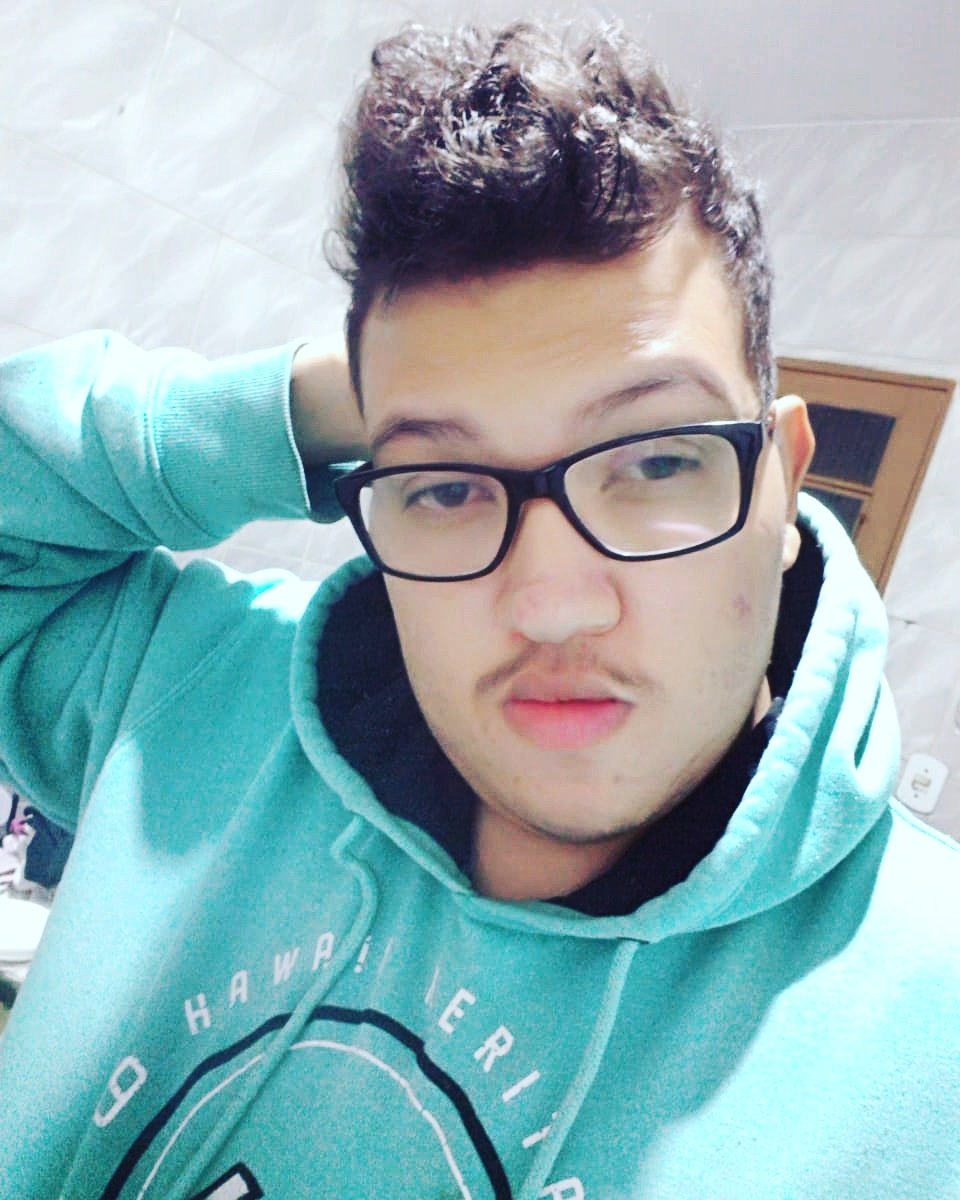 costak3456789's profile picture. Sou  Sincero é e meio bobo às vezes...
...Mais eu odeio que mintam para mim!!