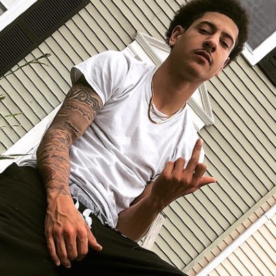 Yea_Datt_Vonn's profile picture. Never let a bitch play me 💯 stacking papers 💰 ducking haters 🤫 #Born2Win