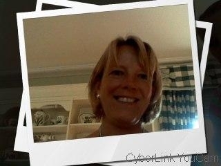 lizzieandrew's profile picture. 