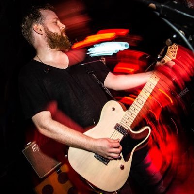Guitarrista en Morning Drivers, técnico de sonido freelance, de Ibiza.