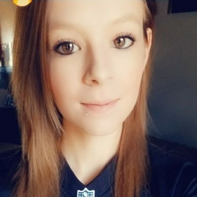 Just a girl that loves video games, sports, scary movies, and heavy metal 🤘