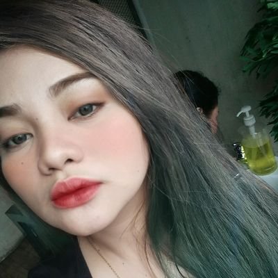 Acingukswife's profile picture. Too busy working on my own grass to see if yours is greener. -g