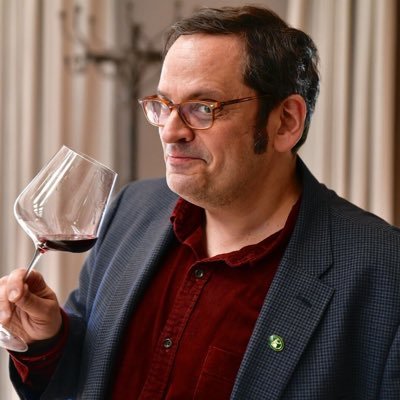 Roving #winelover, #educator, #bonvivant. Subscribe to my wine blog https://t.co/jKLT3anTeN. It is free! #WSET certified