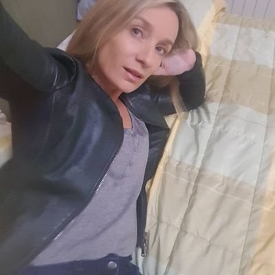 larab96735464's profile picture. 