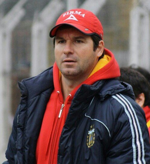 Contador Público, ex futbolista. Director Técnico. Club Sportivo Barracas