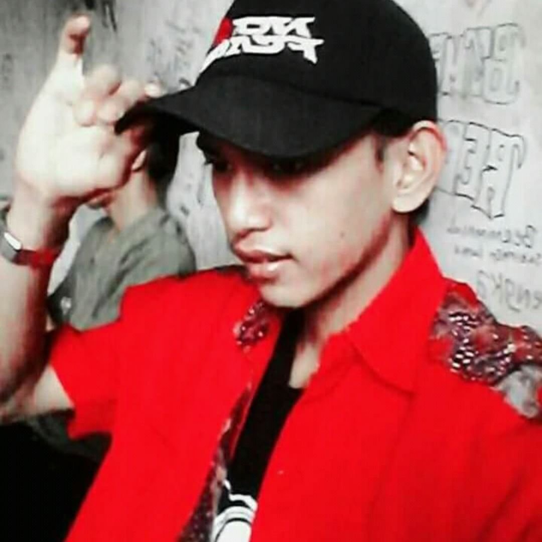 muhamma71431425's profile picture. menajalani hidup dengan semangat,, 
hnya lebih mnegenl smua,, dan bersosial,,