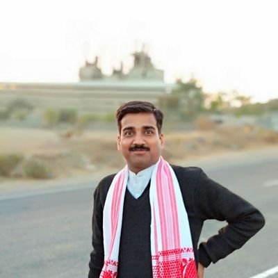 Prakrut90687769's profile picture. अपनी गलियों में कौन नहीं रहना चाहता जिम्मेदारियां घर छोड़ने पर मजबूर  करती है