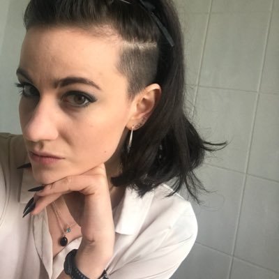 linneafrank's profile picture. dyke rage ⚢ ☾ she/her