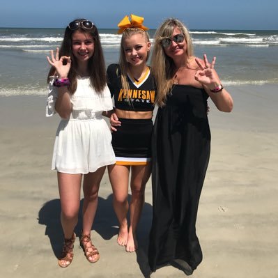 cheermomxoxo's profile picture. 