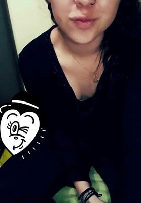 CrespaInestable's profile picture. Tierna, pero autodestructiva. Viví a desedades. COSTEÑA rara y sin acento. No busque más que–Inconcluso todo– no hay. @MissFaveo @LaIgnorada @MaricaInfeliz