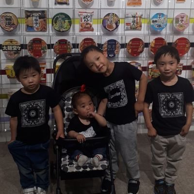 azumi_hnzs's profile picture. 男の子4人女の子1人のママ♥

(11歳10歳8歳5歳1歳👦👦👦👦👧)