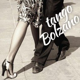 La milonga settimanale di Tango23 si tiene tutti i martedì, h20-23.30 presso Circolo Unificato - Via Druso 20, 39100 Bolzano
tango.bolzano@gmail.com