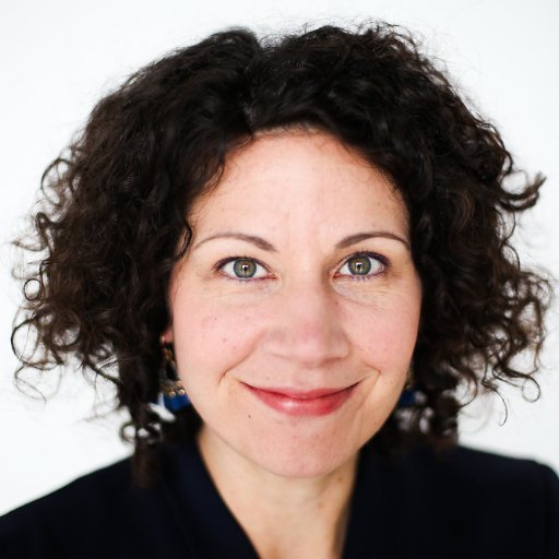 nooloolena's profile picture. In no particular order: freelance writer; mom; karaoke enthusiast.