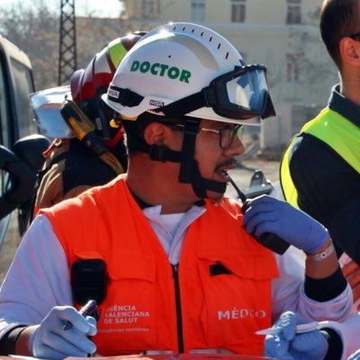 Médico S.A.M.U. (Servicio de Ayuda Médica Urgente) de Castellón, Médico equipo H.E.M.S. Castellón, Master en Urgencias y Emergencias, Instructor SVA, Haz-Mat I