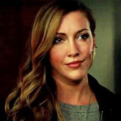 ”𝒴𝑜𝓊 𝒸𝒶𝓃 𝒸𝒶𝓁𝓁 𝓂𝑒 𝐵𝓁𝒶𝒸𝓀 𝒮𝒾𝓇𝑒𝓃.”「 Marvel/DC/Flarrow 」─ Mature Content|Literate and Descriptive 「Single ✦ Bi 」