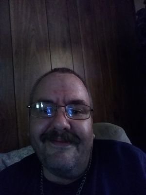45 gwm 6'0 Bottom looking for other WHITE GUYS.. Looking for a long term relationship... I Love Guys In BOXERS