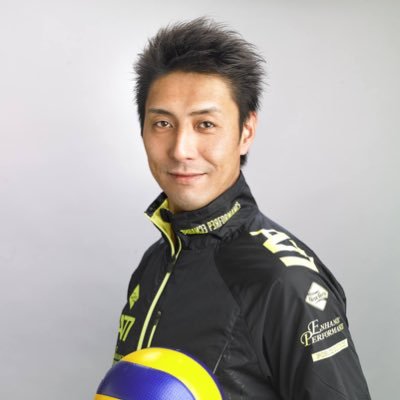 元バレーボール選手。 【所属事務所】株式会社スポーツバックス(個人肖像管理) 【会社】株式会社T- FIVE(代表取締役)イベント企画、運営・デザイン提案【一般社団法人】T-FIVE VOLLEYBALL(代表理事)大会運営・アカデミー開催   Instagram➡️yamamototakahiro5