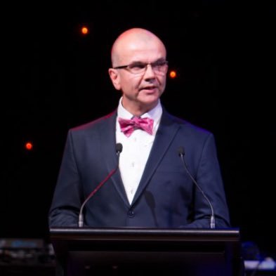 EllisrobertRob's profile picture. Taking a well-being break from online - unplugging from random spaces but connecting with people I care about most