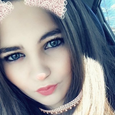 CoraElizabeth10's profile picture. Queen of the Selfies 👑🤳