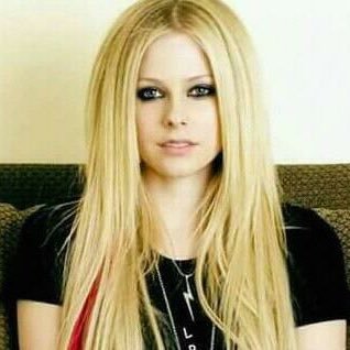 FCombattente's profile picture. Federica 30 years Old, following Avril since 2002 and I hope she will follow me! I am sick since 1999 and live in the hospital ..😭