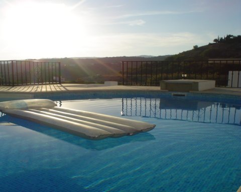 Great 2 bedroom apartment rental in Frigiiana | Edge of Old Town. 2 Swimming Pools. Large Sun Terrace. Wifi available. From €230 per week http://t.co/QPUFjTiz1h