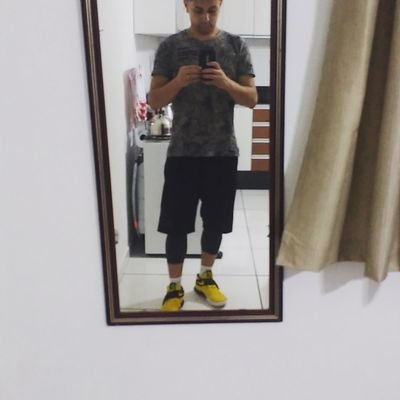 Não existem más influências, existem pessoas sem personalidade própria.