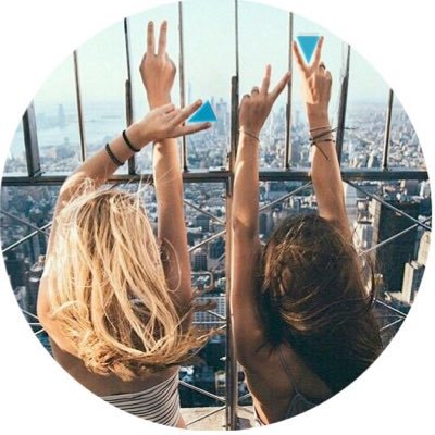 Two Dutch girls. 🙋🏻♀️🙋♀️ #womenincrypto #amsterdam