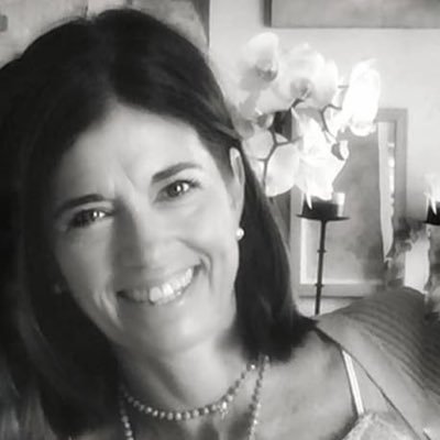 Asesora juridica. Abogada laboralista.Trabajar por y para las personas es lo que importa. Me apasiona mi familia, mi trabajo y las cosas bellas.