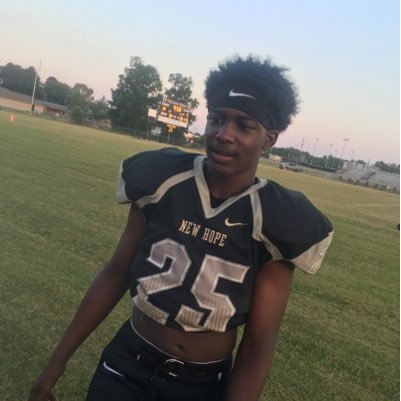 Ball player🏀🏈🍽#25~ All glory to the man above 🙏🏾🙌🏾 just tryna make it for my family 💯 outside linebacker