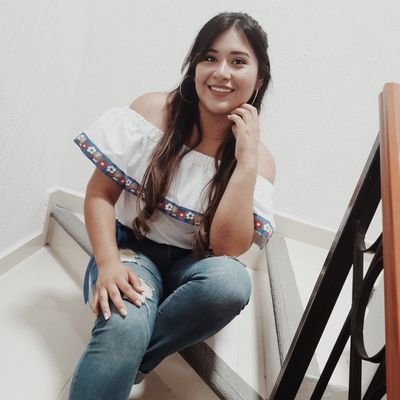 Animal lover
Educadora 
INSTA: Yelictzasilch