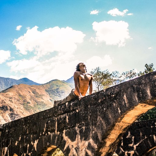 Periodista, Viajero, Fotógrafo y Artesano.
Instructor de Yoga, Meditación y Movimiento Consciente. 
Facilitador de la Ley del Tiempo