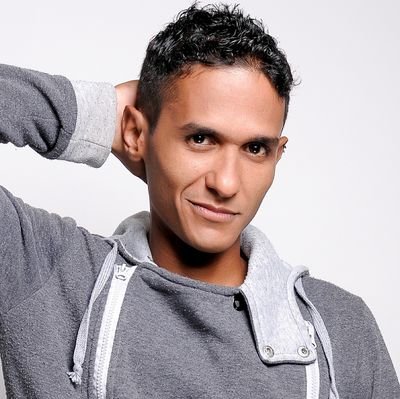 Hijo. ACTOR. Buscador de la perfección.Otra vez ACTOR. Deportista nato. ACTOR. Creativo Y si hay algo q me gusta hacer, es ACTUAR lo mejor posible