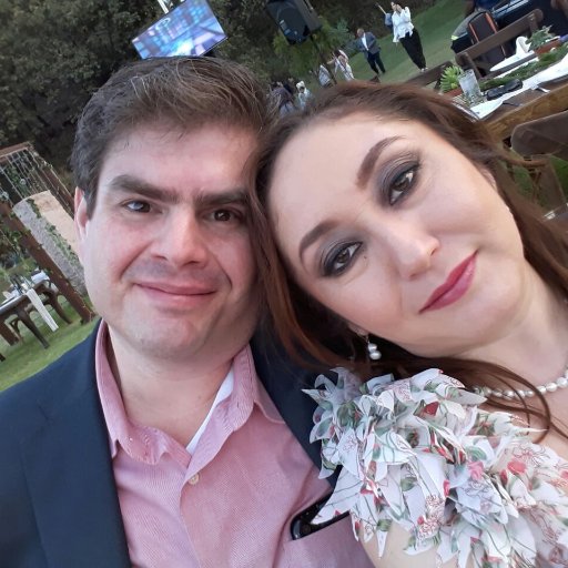 Médico con experiencia en salud pública y administración en salud. Bioética, salud mental, geriatría y gestión hospitalaria.