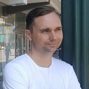 Valsifferkarl vid Valforskningsprogrammet, Göteborgs Universitet. Värmlänning som via Gotland hamnat i Göteborg. BK Häcken-supporter.