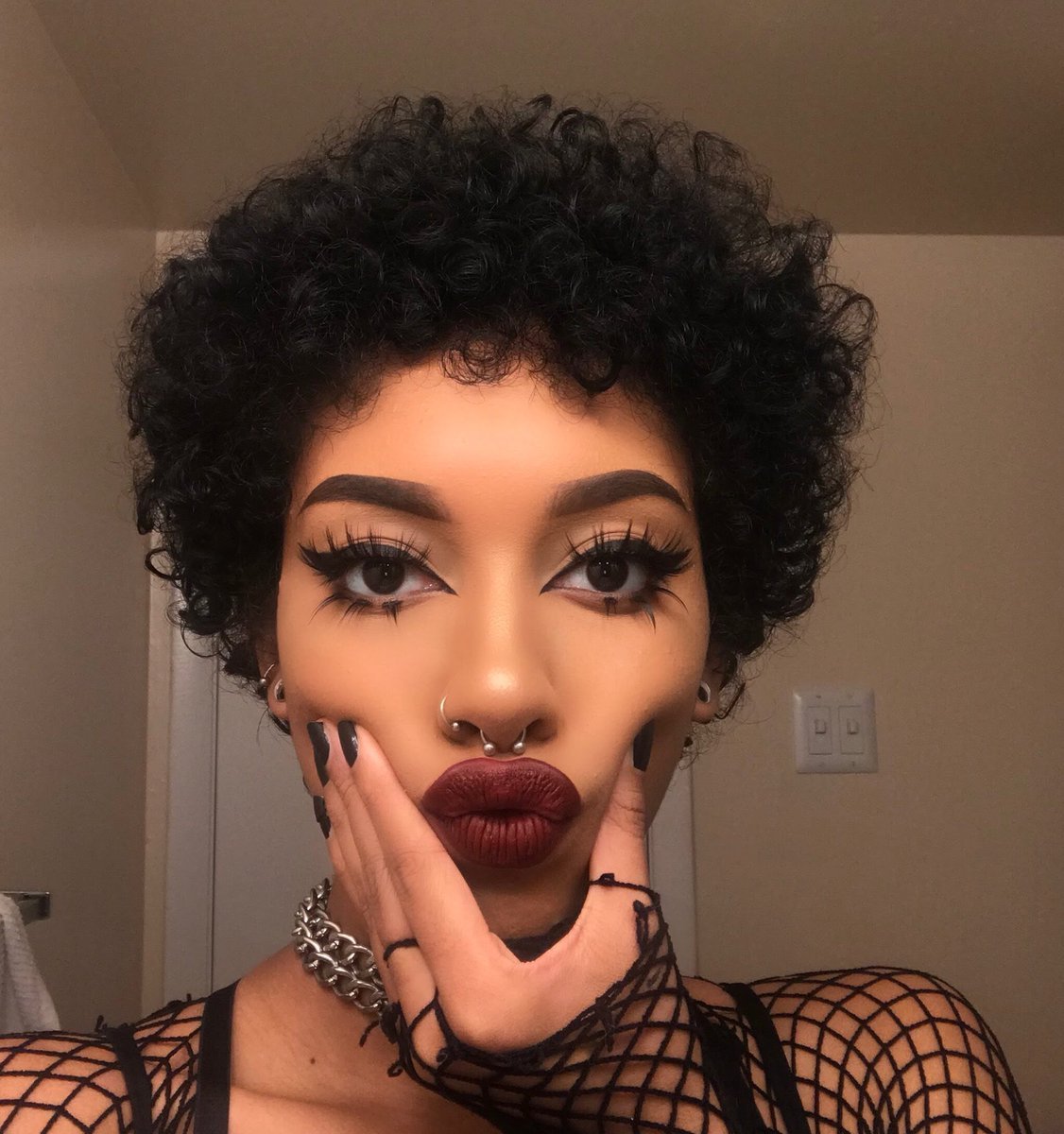 BeingZeigh's profile picture. i'm alive