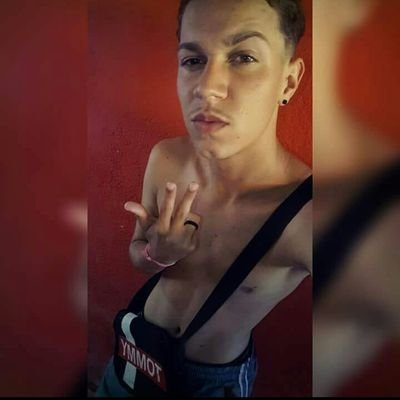 CaioAra94006244's profile picture. _o pai o mundo ensiste em me comprar mas eu nao quero o que vem de lá💪