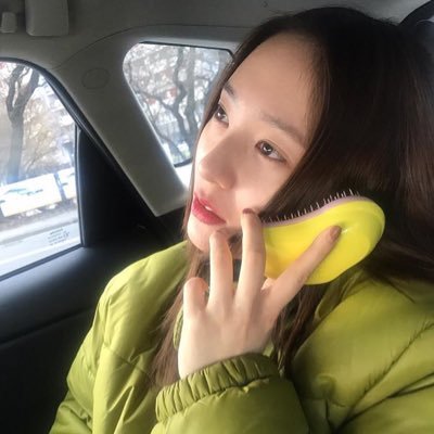 하 루 今さっき相続者たち見てたんだけどヒチョル出てたんだね 1回目見た時は全く気がつかなかったけど 終わった後に えーーー出てたの と気づき 今日 見るの2回目なんだけど やっと見れました 台詞にギュ キュヒョン も入ってるやん 하 루 今さっき相続者たち見てたんだけどヒチョル出てたんだね 1回目見た時は全く気がつかなかったけど 終わった後に えーーー出てたの と気づき 今日 見るの2回目なんだけど やっと見れました 台詞にギュ キュヒョン も入ってるやん