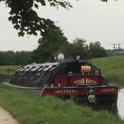 live aboard boater. director/ owner of Pennine Cruisers and Boathouse Bar. Skipton & Bussiaire Galant france