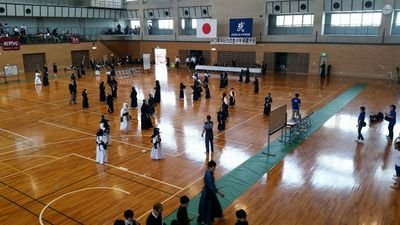 武豊少年剣道部は武豊町の小中学生を主体に火曜、金曜日19時～活動しています。
｢明るく、楽しく、元気よく、礼儀正しく」をモットーに、基本を中心とした稽古を行っています。

#武豊 #剣道 #スポーツ少年部　#剣友会
             リニューアルホームページ↓↓